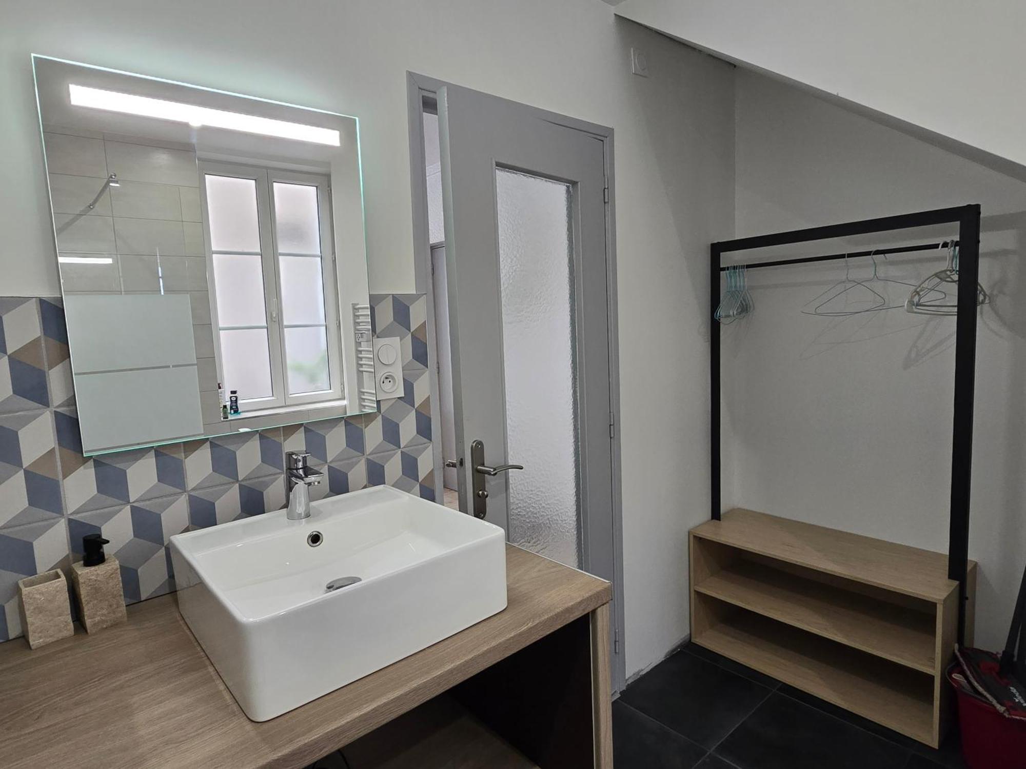 Appartement Au Calme Idealement Place A Macon. Exteriör bild