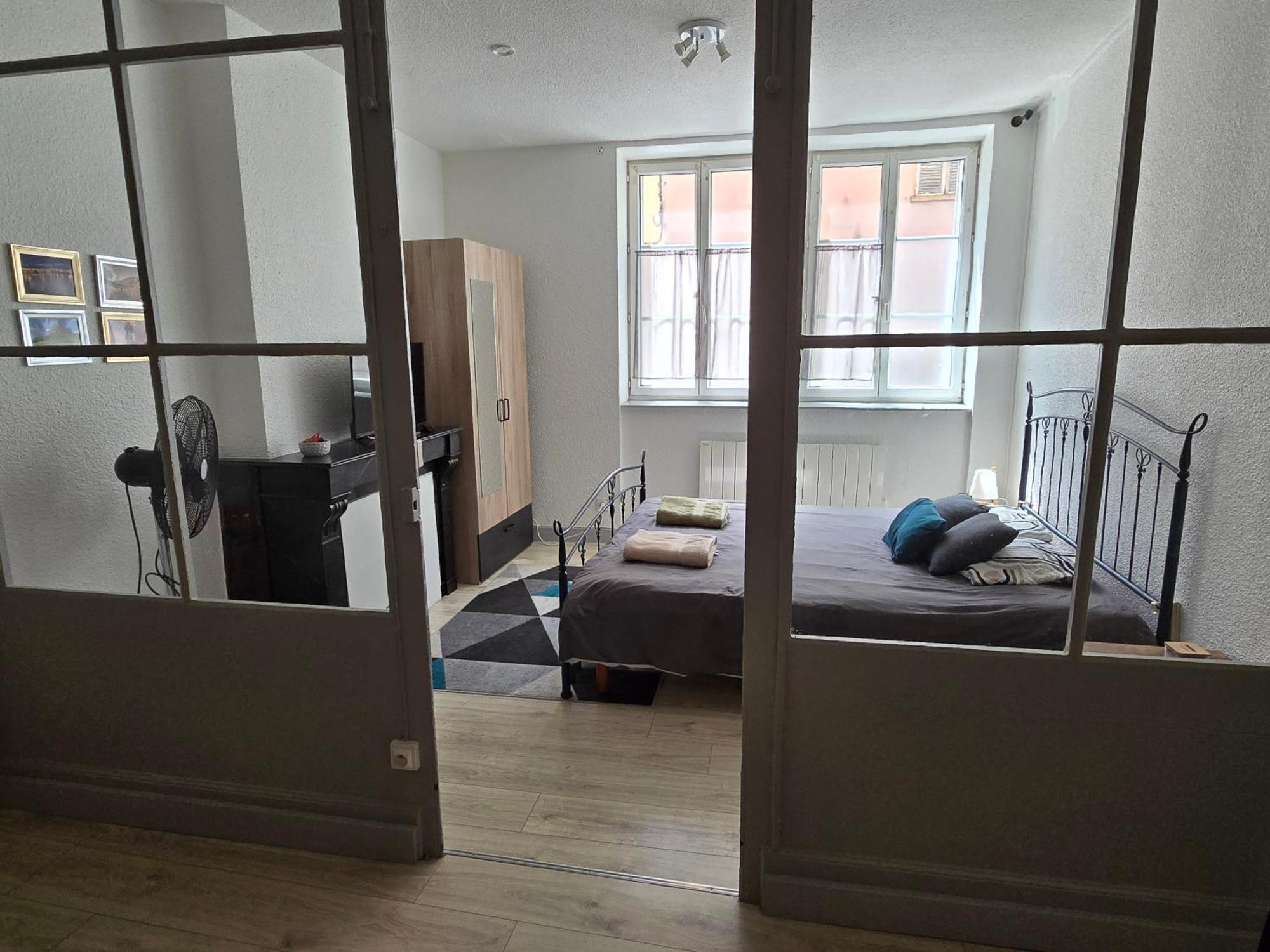 Appartement Au Calme Idealement Place A Macon. Exteriör bild